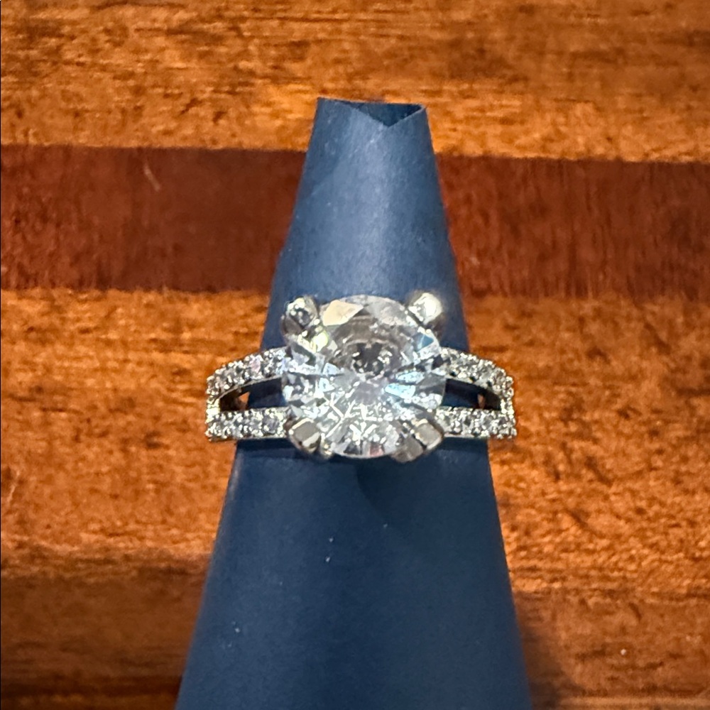 Elegant Silver Women's Ring